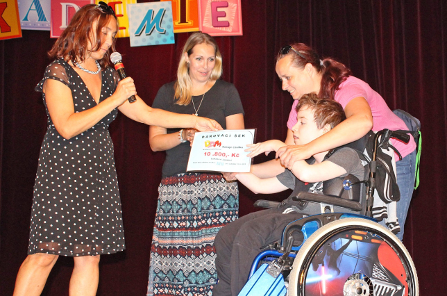 Předání výtěžku z benefičního běhu